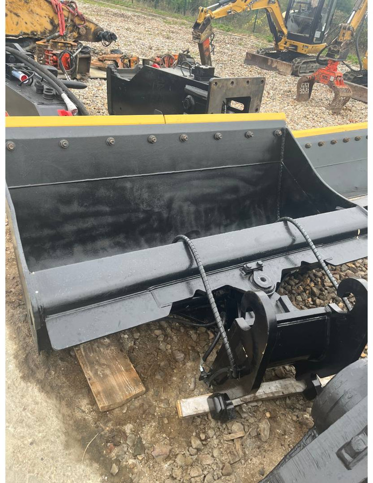 CAT GODET/ANGULAIRE/CW40S/2000MM/ 1.2M3 - Excavator bucket: picture 1 CAT GODET/ANGULAIRE/CW40S/2000MM/ 1.2M3 - Excavator bucket: picture 1