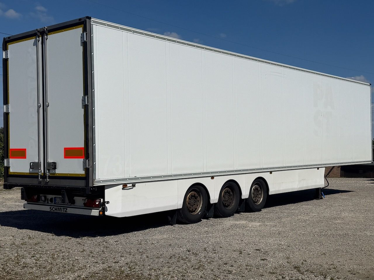 Schmitz Cargobull SKO 24 Doppelstock-Koffer mit Türen isoliert - Closed box semi-trailer: picture 3 Schmitz Cargobull SKO 24 Doppelstock-Koffer mit Türen isoliert - Closed box semi-trailer: picture 3