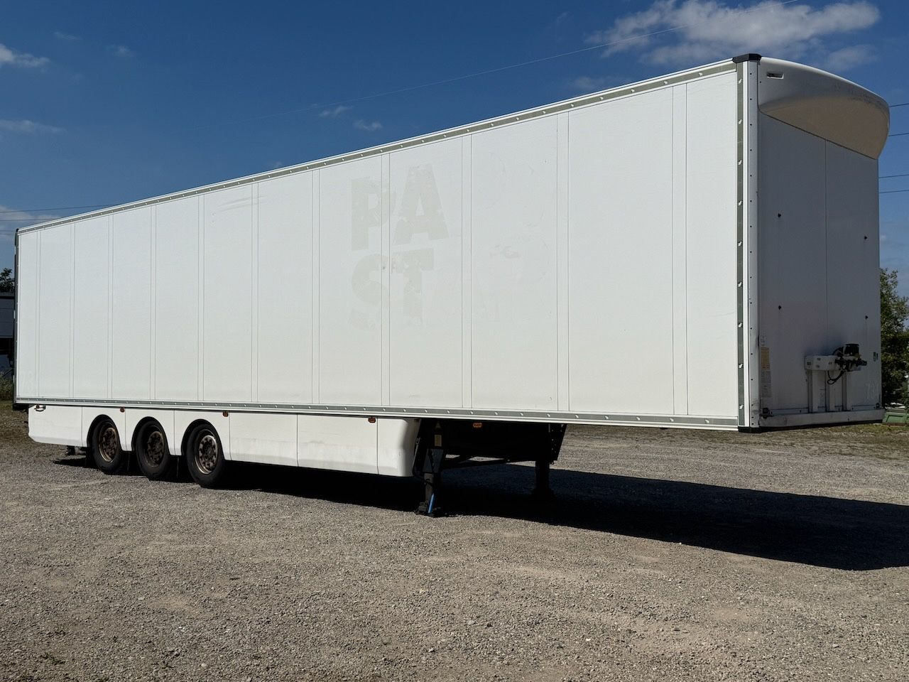 Schmitz Cargobull SKO 24 Doppelstock-Koffer mit Türen isoliert - Closed box semi-trailer: picture 1 Schmitz Cargobull SKO 24 Doppelstock-Koffer mit Türen isoliert - Closed box semi-trailer: picture 1