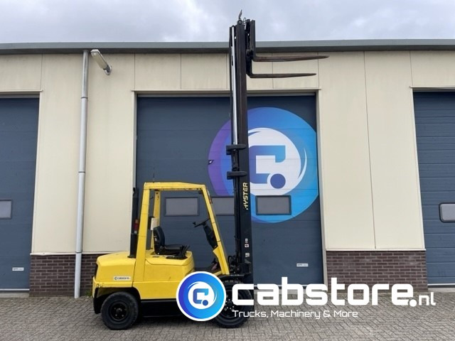 Hyster H3.00XM Heftruck - Forklift - Gabelstapler - Bouwjaar 2001 - Side shifter - Hefhoogte 4770 mm - Diesel forklift: picture 1 Hyster H3.00XM Heftruck - Forklift - Gabelstapler - Bouwjaar 2001 - Side shifter - Hefhoogte 4770 mm - Diesel forklift: picture 1