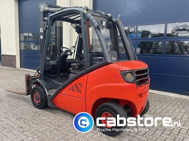 Linde H25D Forklift - Heftruck - Bouwjaar 2011 - Roterende vorkenklem - Freelift - Lifthoogte 480 cm - Diesel forklift: picture 3 Linde H25D Forklift - Heftruck - Bouwjaar 2011 - Roterende vorkenklem - Freelift - Lifthoogte 480 cm - Diesel forklift: picture 3