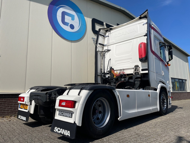 Scania S450 Scania S450 A4X2 Euro 6 - Year 2017 - RETARDER - S-Highline - NL Truck - Tractor unit: picture 4 Scania S450 Scania S450 A4X2 Euro 6 - Year 2017 - RETARDER - S-Highline - NL Truck - Tractor unit: picture 4