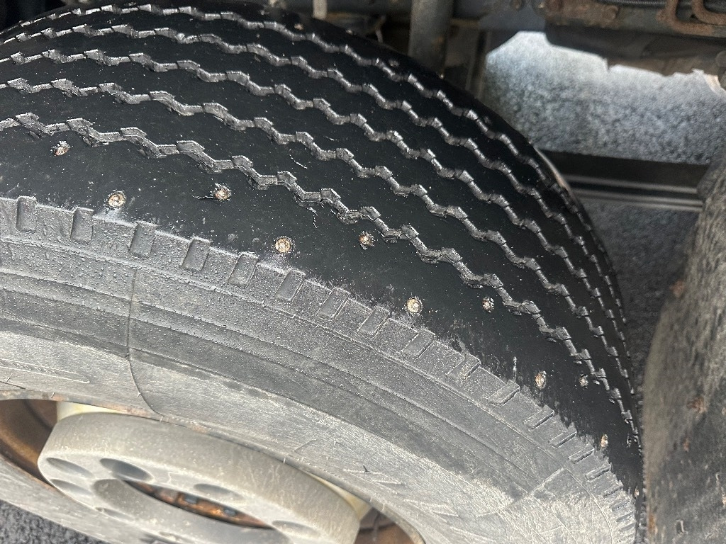 Timber truck Iveco Trakker AT410T500 10x4: picture 11