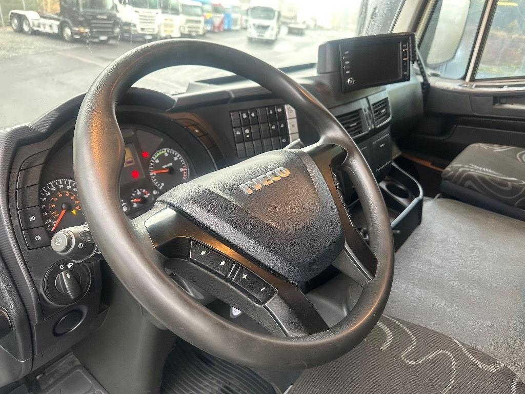 Timber truck Iveco Trakker AT410T500 10x4: picture 15