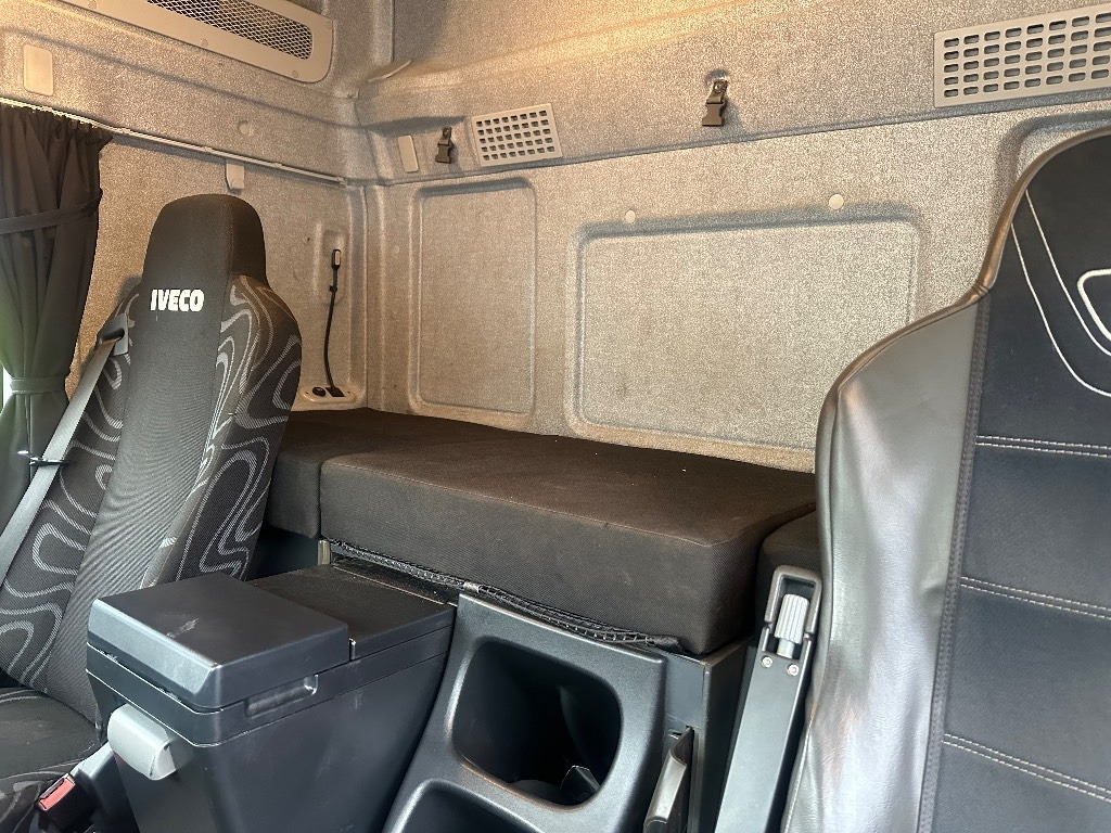 Timber truck Iveco Trakker AT410T500 10x4: picture 14