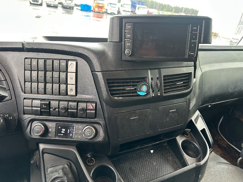 Timber truck Iveco Trakker AT410T500 10x4: picture 10