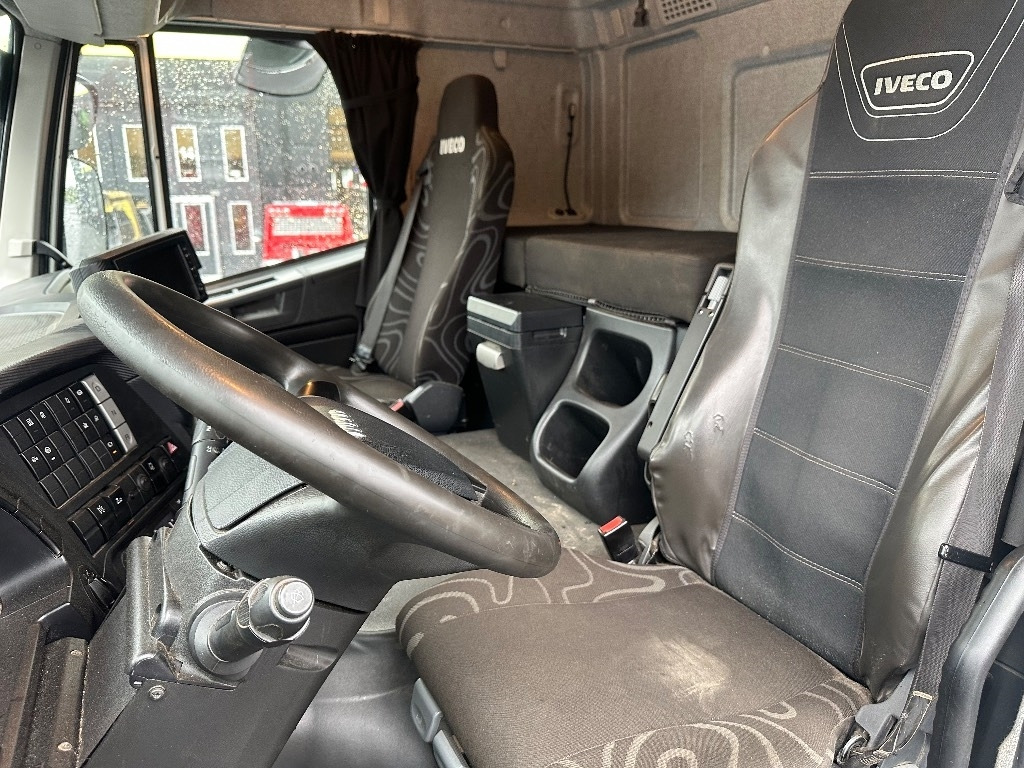 Timber truck Iveco Trakker AT410T500 10x4: picture 8