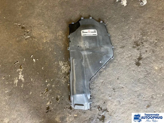 DAF cover – DAF 2135598 - Cab and interior for Truck: picture 1 DAF cover – DAF 2135598 - Cab and interior for Truck: picture 1