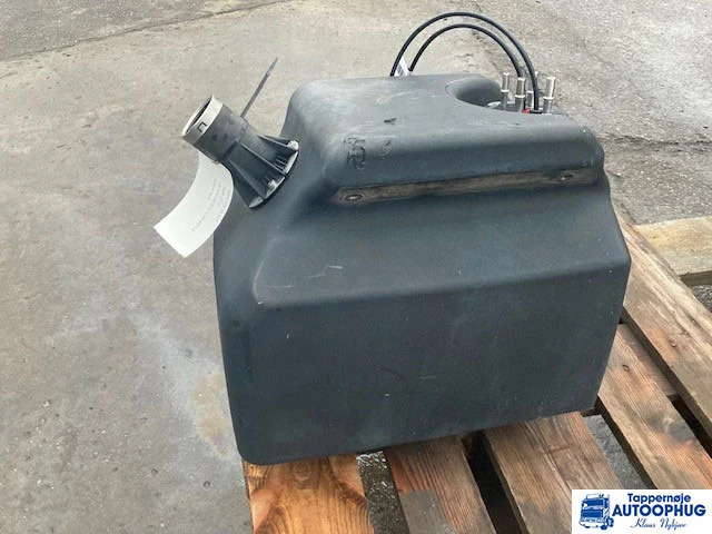 MAN Adblue tank MAN 81.15400.6184 - AdBlue tank for Truck: picture 2 MAN Adblue tank MAN 81.15400.6184 - AdBlue tank for Truck: picture 2