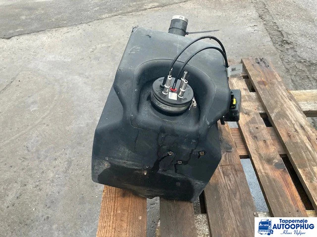MAN Adblue tank MAN 81.15400.6184 - AdBlue tank for Truck: picture 3 MAN Adblue tank MAN 81.15400.6184 - AdBlue tank for Truck: picture 3