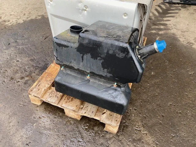 MAN Adblue tank – MAN - AdBlue tank for Truck: picture 1 MAN Adblue tank – MAN - AdBlue tank for Truck: picture 1