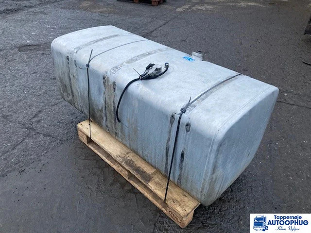 Scania Diesel tank 700 liter Scania 1871192 - Fuel tank for Truck: picture 2 Scania Diesel tank 700 liter Scania 1871192 - Fuel tank for Truck: picture 2