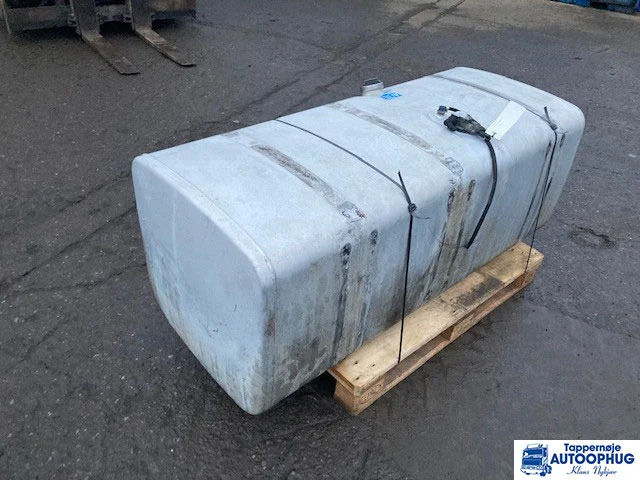 Scania Diesel tank 700 liter Scania 1871192 - Fuel tank for Truck: picture 3 Scania Diesel tank 700 liter Scania 1871192 - Fuel tank for Truck: picture 3