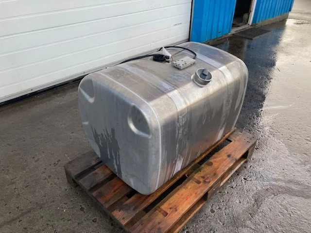 Scania Diesel tank – Scania 2713470 - Fuel tank for Truck: picture 2 Scania Diesel tank – Scania 2713470 - Fuel tank for Truck: picture 2