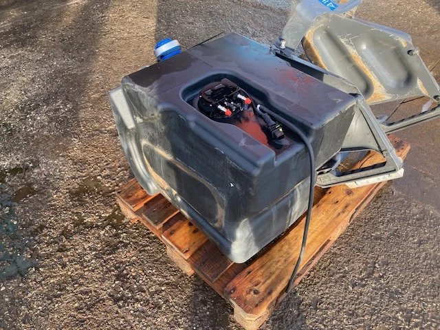 Scania Reductant tank – Scania 2875486 - AdBlue tank for Truck: picture 3 Scania Reductant tank – Scania 2875486 - AdBlue tank for Truck: picture 3