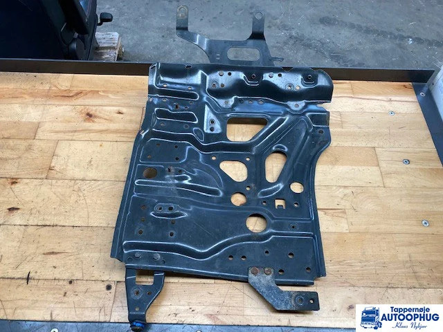 Scania Trin og skærm holder Scania 2626258 - Body and exterior for Truck: picture 2 Scania Trin og skærm holder Scania 2626258 - Body and exterior for Truck: picture 2