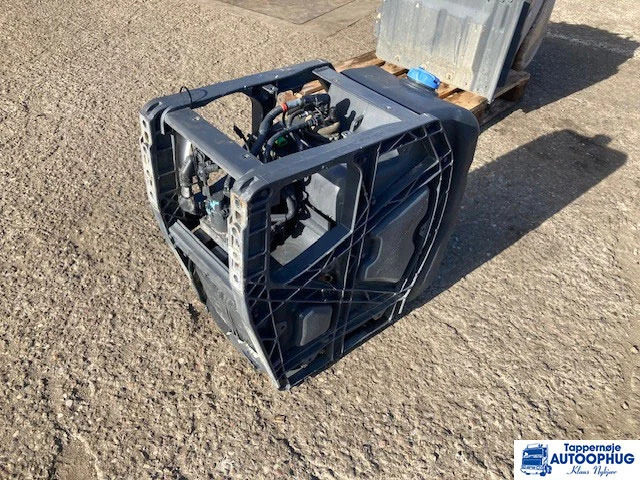 Volvo Adblue tank 21645367 – 23251720 - AdBlue tank for Truck: picture 4 Volvo Adblue tank 21645367 – 23251720 - AdBlue tank for Truck: picture 4