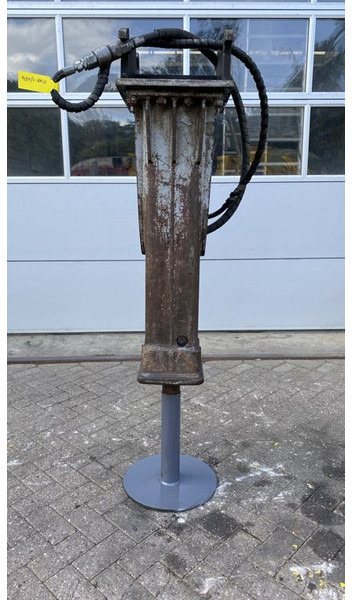Pladdet PDH 43S - Hydraulic hammer for Construction machinery: picture 2 Pladdet PDH 43S - Hydraulic hammer for Construction machinery: picture 2