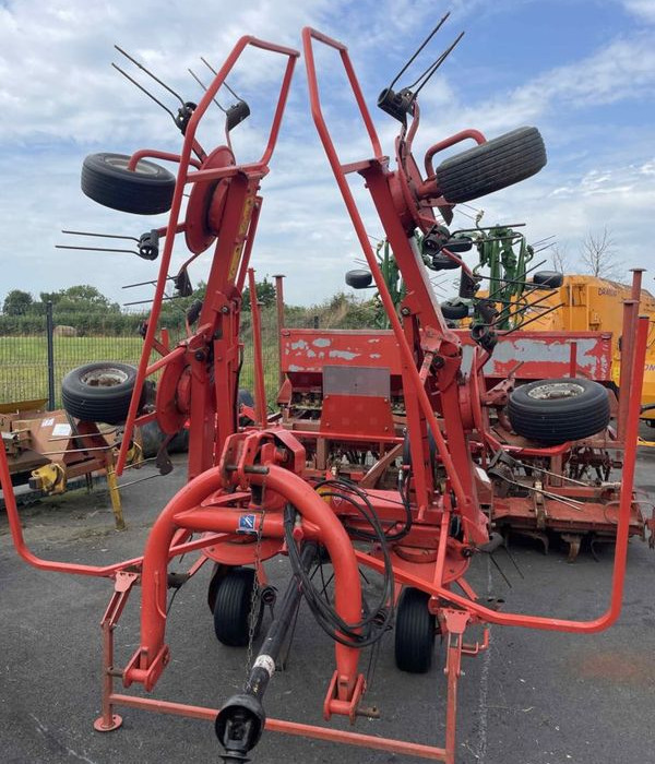 Kuhn GF 5902 - Tedder/ Rake: picture 1 Kuhn GF 5902 - Tedder/ Rake: picture 1