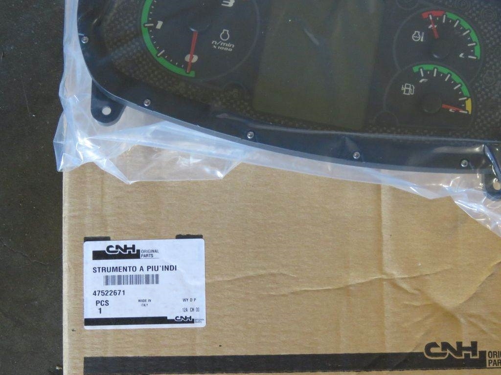 Case FARMALL 85C 95C 105C 115C - Dashboard for Agricultural machinery: picture 4 Case FARMALL 85C 95C 105C 115C - Dashboard for Agricultural machinery: picture 4