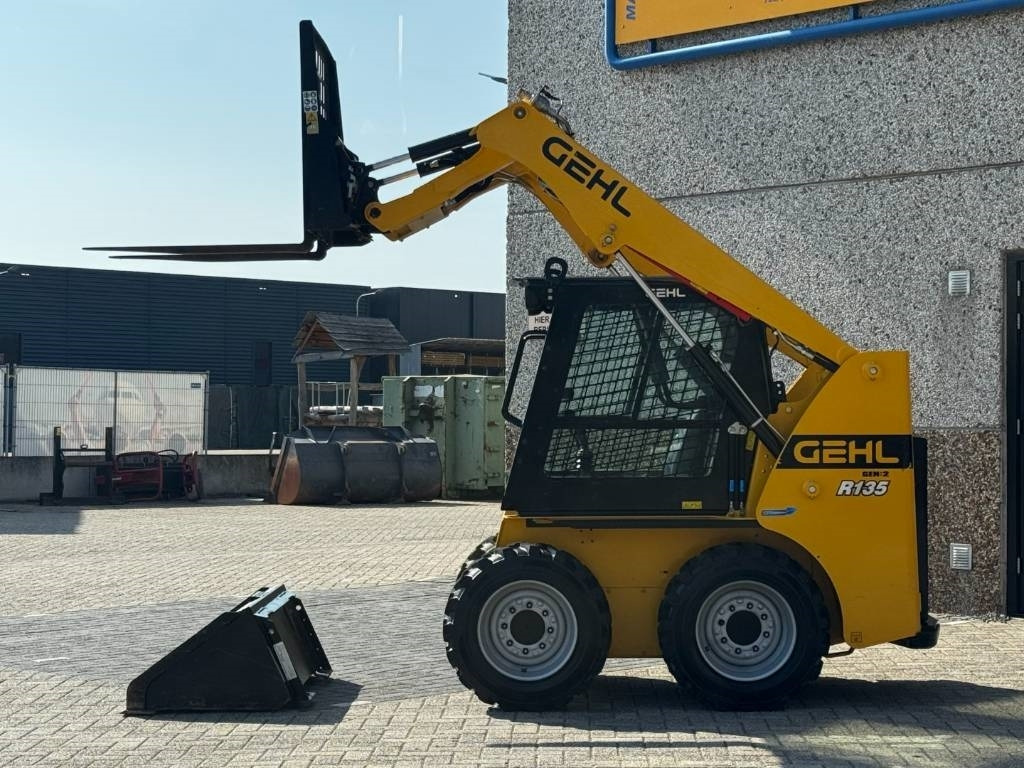 Gehl R135 / Manitou 1350R Skid Steer, 2022 - Skid steer loader: picture 2 Gehl R135 / Manitou 1350R Skid Steer, 2022 - Skid steer loader: picture 2