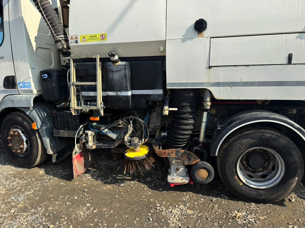 Road sweeper DAF LF180: picture 15