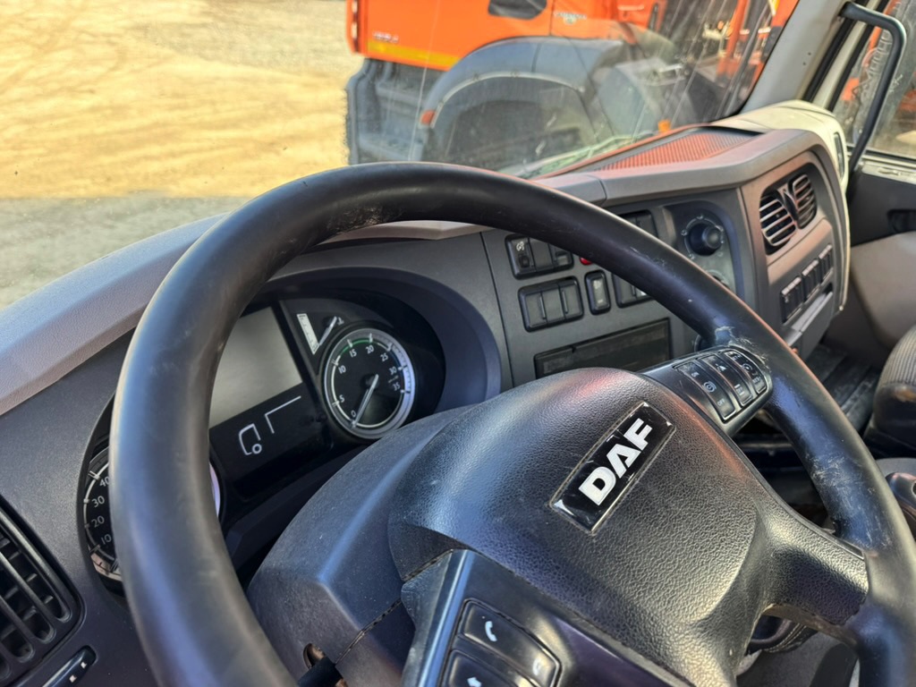 Road sweeper DAF LF180: picture 9