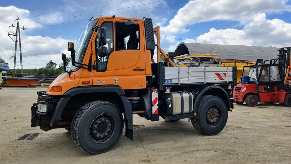MERCEDES-BENZ Unimog U400 - Municipal tractor: picture 4 MERCEDES-BENZ Unimog U400 - Municipal tractor: picture 4