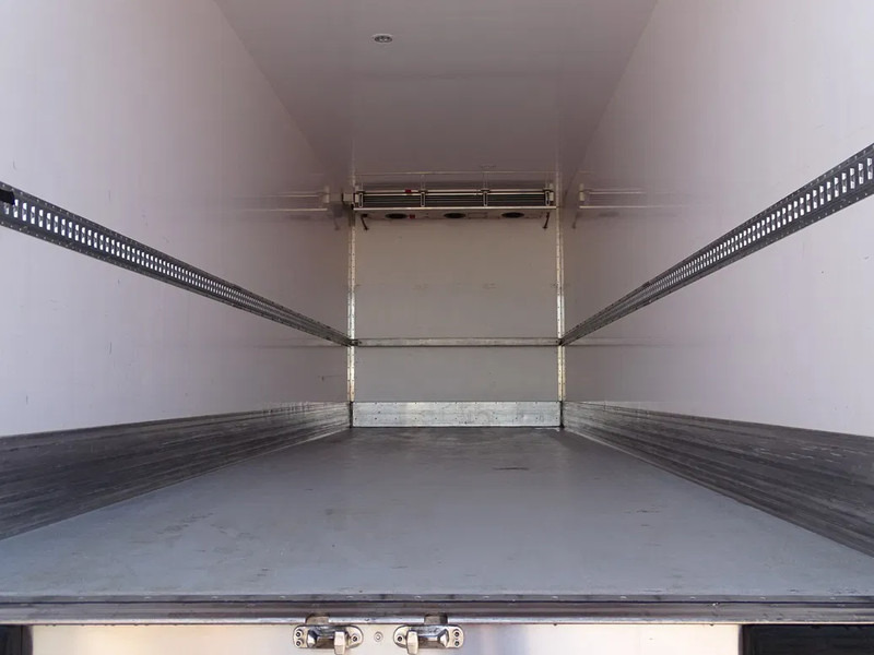 MAN 26.290 CARRIER ICELAND.11 825x245x250 216TKM 2X STUURAS - Refrigerator truck: picture 4 MAN 26.290 CARRIER ICELAND.11 825x245x250 216TKM 2X STUURAS - Refrigerator truck: picture 4