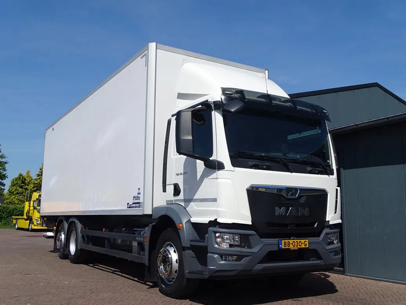 MAN 26.290 CARRIER ICELAND.11 825x245x250 216TKM 2X STUURAS - Refrigerator truck: picture 1 MAN 26.290 CARRIER ICELAND.11 825x245x250 216TKM 2X STUURAS - Refrigerator truck: picture 1