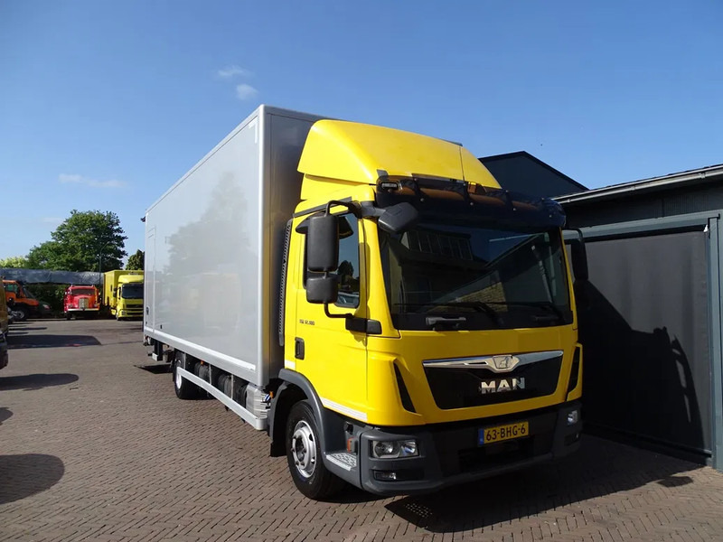 MAN TGL 12.180 EURO 6 LAADKLEP AIRCO AUTOMAAT NAVI 1ST OWNER - Box truck: picture 1 MAN TGL 12.180 EURO 6 LAADKLEP AIRCO AUTOMAAT NAVI 1ST OWNER - Box truck: picture 1
