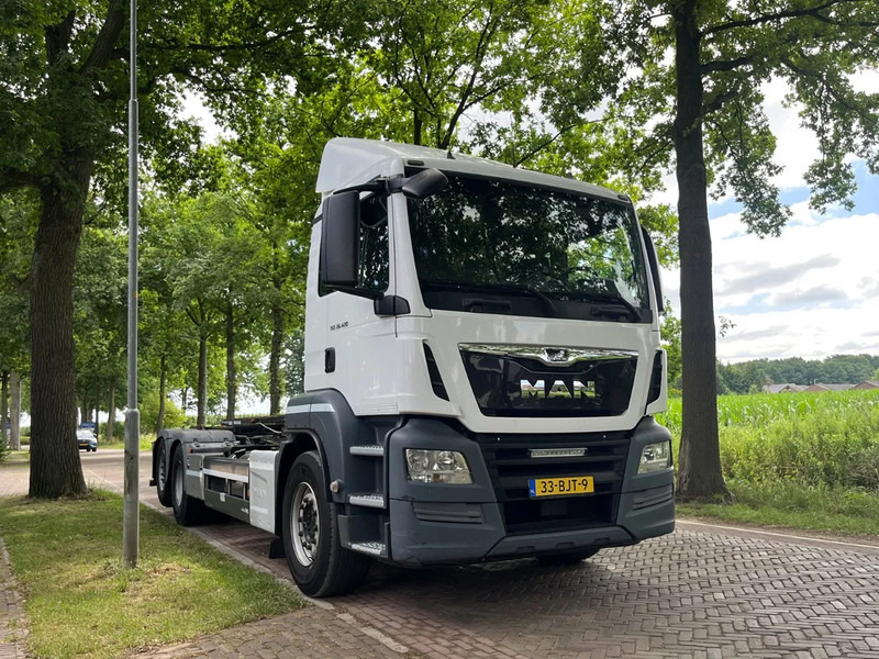 MAN TGS 26.420 CONTAINERSYSTEEM (kabels) MANUEL - Container transporter/ Swap body truck: picture 1 MAN TGS 26.420 CONTAINERSYSTEEM (kabels) MANUEL - Container transporter/ Swap body truck: picture 1