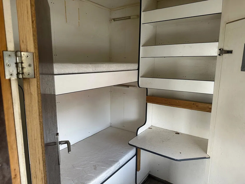 Volvo FL 12.240 BDF ST.AIRCO+ KACHEL, DOUCHE, 2X BED, WASBAK - Box truck: picture 5 Volvo FL 12.240 BDF ST.AIRCO+ KACHEL, DOUCHE, 2X BED, WASBAK - Box truck: picture 5