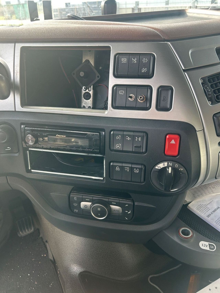 Cab chassis truck DAF XF 530 XF530 Super Space Cab FAR: picture 9