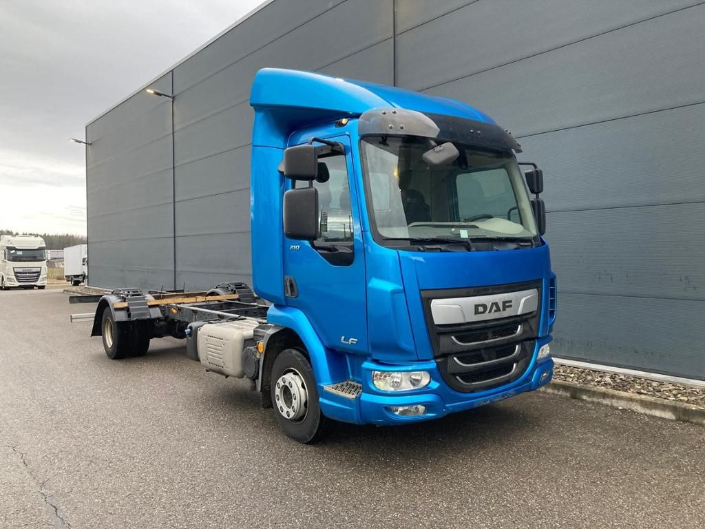 DAF LF 210 FA Standheizung / 5.00m Rd / 7.490kg - Curtainsider truck: picture 1 DAF LF 210 FA Standheizung / 5.00m Rd / 7.490kg - Curtainsider truck: picture 1