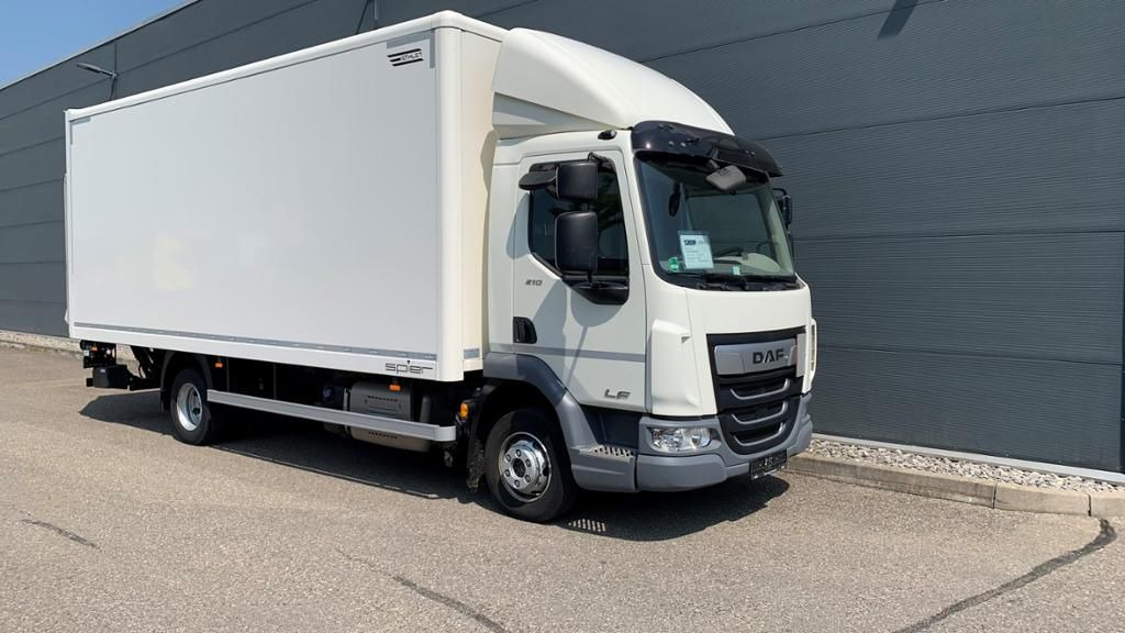 DAF LF 210 Koffer 7,49 to Klima Luftfederung LBW - Box van: picture 1 DAF LF 210 Koffer 7,49 to Klima Luftfederung LBW - Box van: picture 1