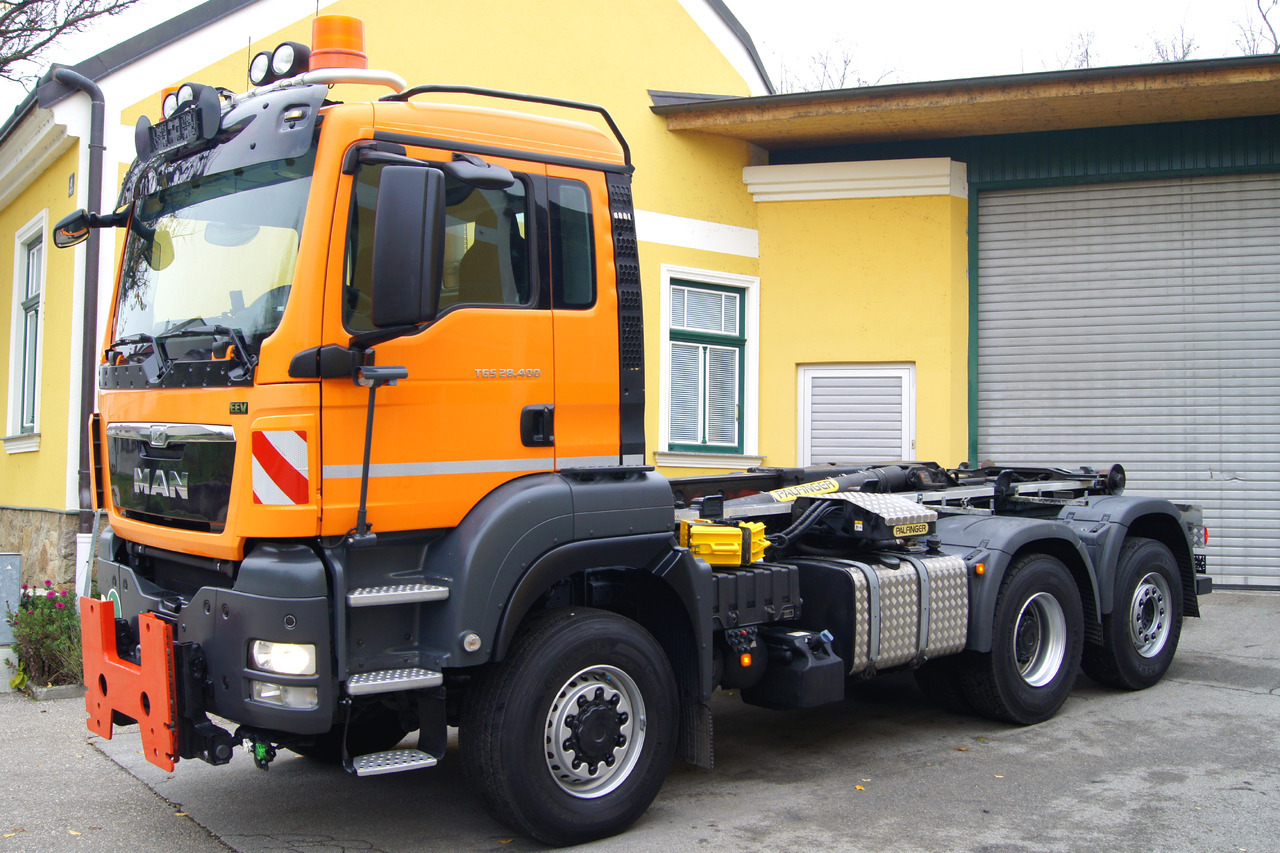 MAN TGS 28.400 BL 6x4-4/TÜV/PALIFT/Winterdienst/Salzstreuer/Streuer/Schneepflug - Snow removal vehicle: picture 2 MAN TGS 28.400 BL 6x4-4/TÜV/PALIFT/Winterdienst/Salzstreuer/Streuer/Schneepflug - Snow removal vehicle: picture 2
