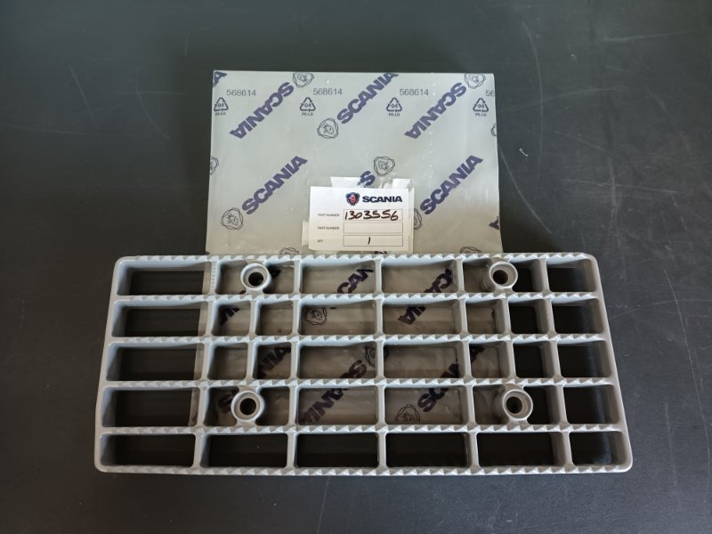 SCANIA STEP PLATE - 1303556 - Footstep for Truck: picture 1 SCANIA STEP PLATE - 1303556 - Footstep for Truck: picture 1