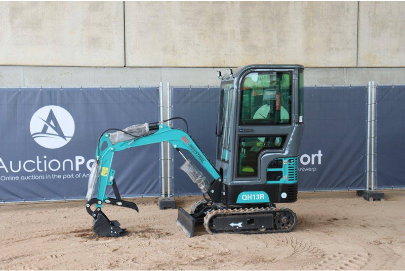 AGT Industrial QH13R - Mini excavator: picture 1 AGT Industrial QH13R - Mini excavator: picture 1