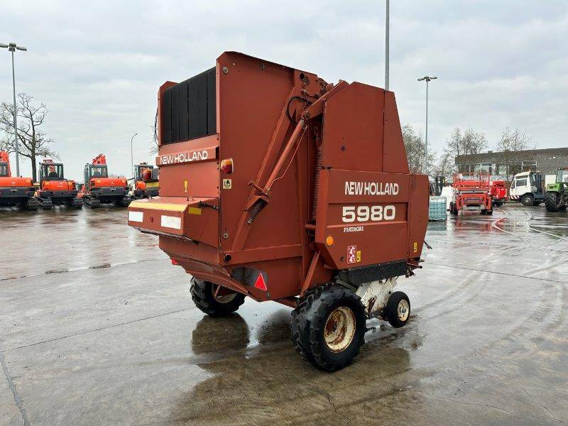 New Holland 654 - Agricultural machinery: picture 4 New Holland 654 - Agricultural machinery: picture 4