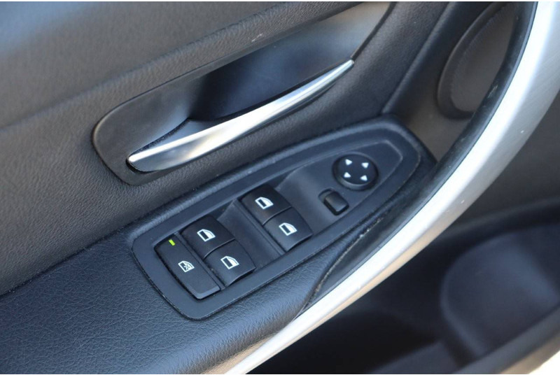 Car BMW 3 Serie 318d: picture 14