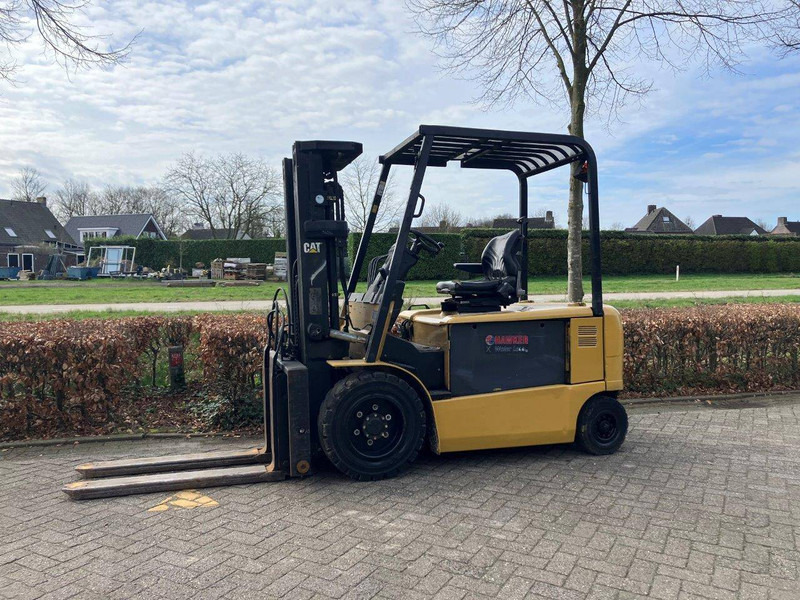 Caterpillar EP30K - Electric forklift: picture 1 Caterpillar EP30K - Electric forklift: picture 1