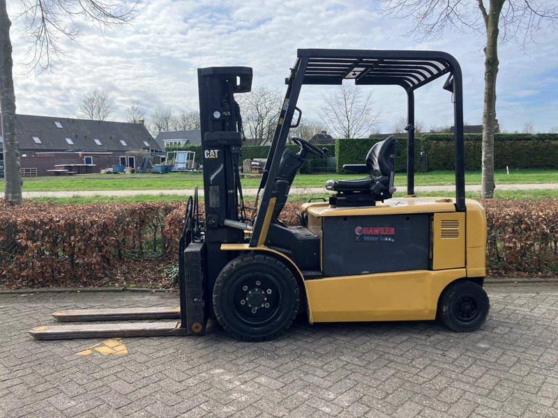 Caterpillar EP30K - Electric forklift: picture 2 Caterpillar EP30K - Electric forklift: picture 2
