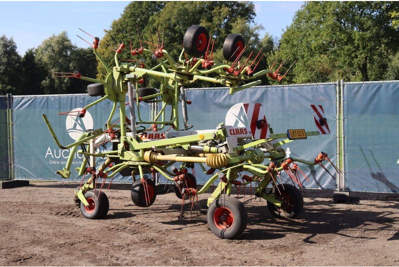 Claas Volto 1050 - Tedder/ Rake: picture 3 Claas Volto 1050 - Tedder/ Rake: picture 3