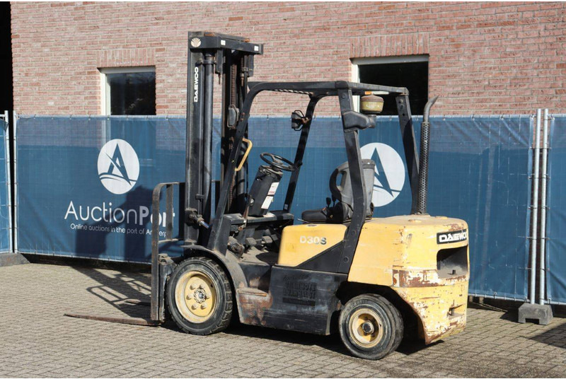 Daewoo D30S-3 - Diesel forklift: picture 3 Daewoo D30S-3 - Diesel forklift: picture 3