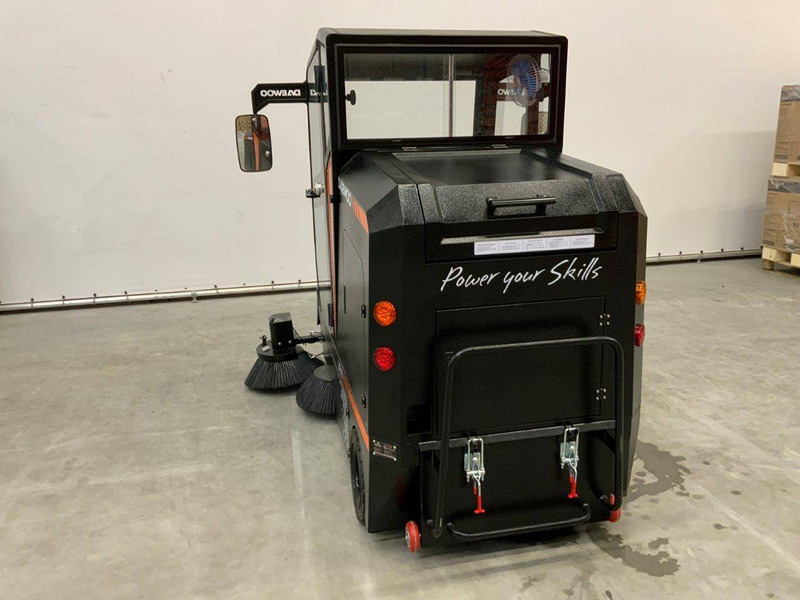 Daewoo DAS100 - Road sweeper: picture 5 Daewoo DAS100 - Road sweeper: picture 5