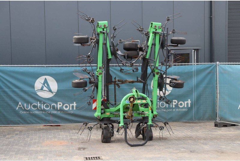 Deutz Fahr CondiMaster 9021 - Tedder/ Rake: picture 1 Deutz Fahr CondiMaster 9021 - Tedder/ Rake: picture 1