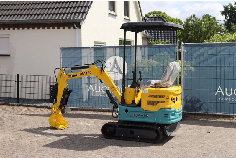 DigMaster DM100 - Mini excavator: picture 3 DigMaster DM100 - Mini excavator: picture 3