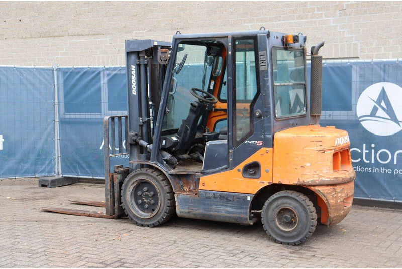 Doosan D30S-5 - Diesel forklift: picture 3 Doosan D30S-5 - Diesel forklift: picture 3