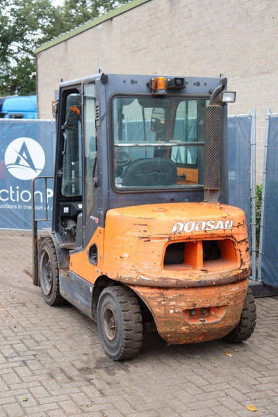 Doosan D30S-5 - Diesel forklift: picture 4 Doosan D30S-5 - Diesel forklift: picture 4